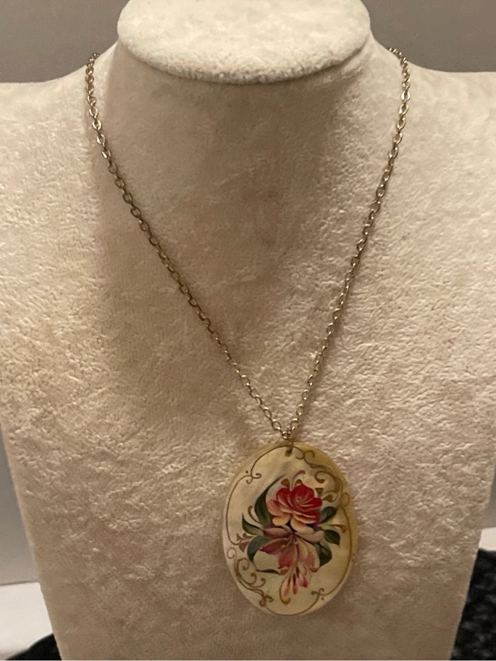 Mother of pearl/abalone Floral hand Painted Oval Pendant Necklace